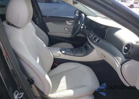 2021 Mercedes-Benz E 350 z USA, uszkodzony, nr VIN W1KZF8DB7MA946473